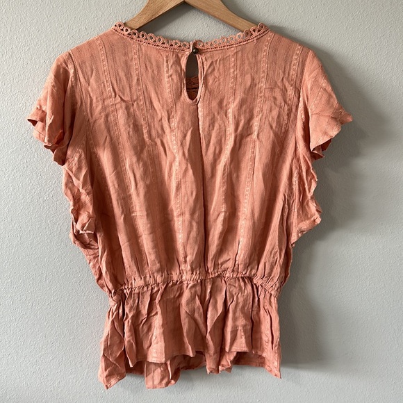 Coco + Jaimeson Short Sleeve Ruffle Flowy Peachy Orange/Pink Blouse Large - Picture 10 of 12